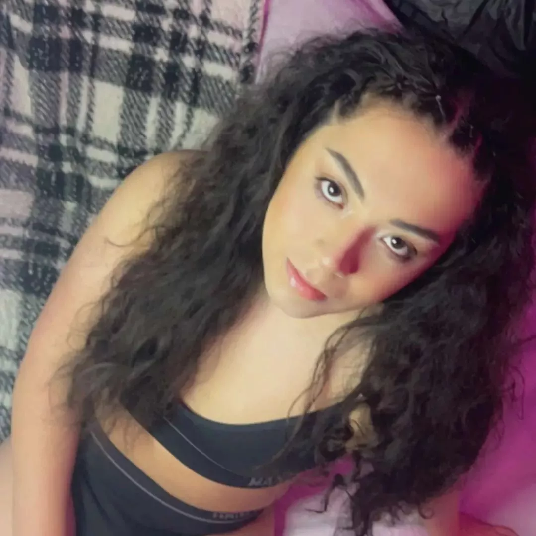 Going live cum watch me!!