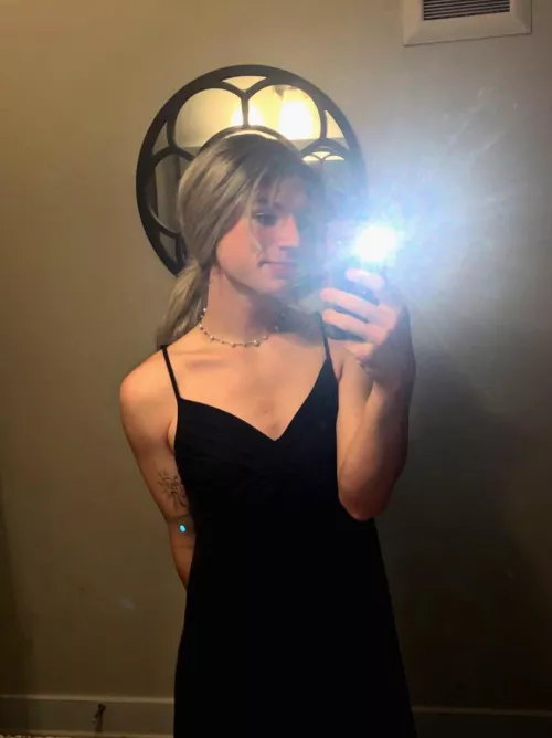 Hehe hi boys 🥰 do you like my dress?