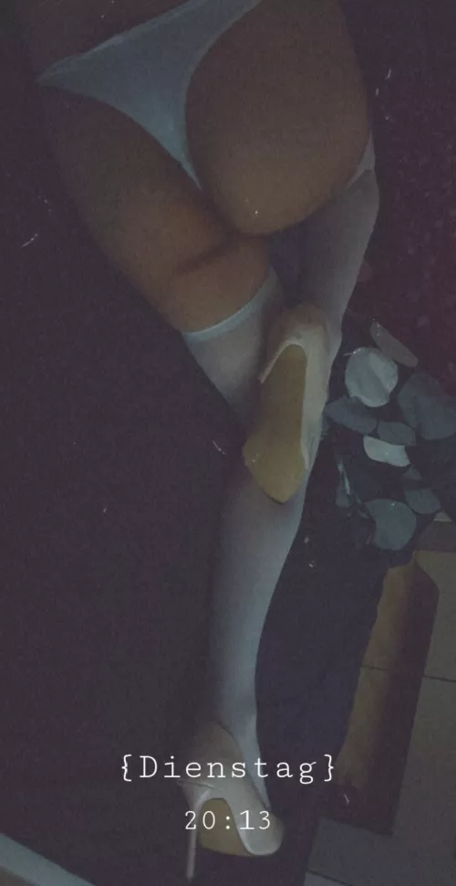 Hi hat wer bock gegen 9 Uhr auf telefonsex 🥰