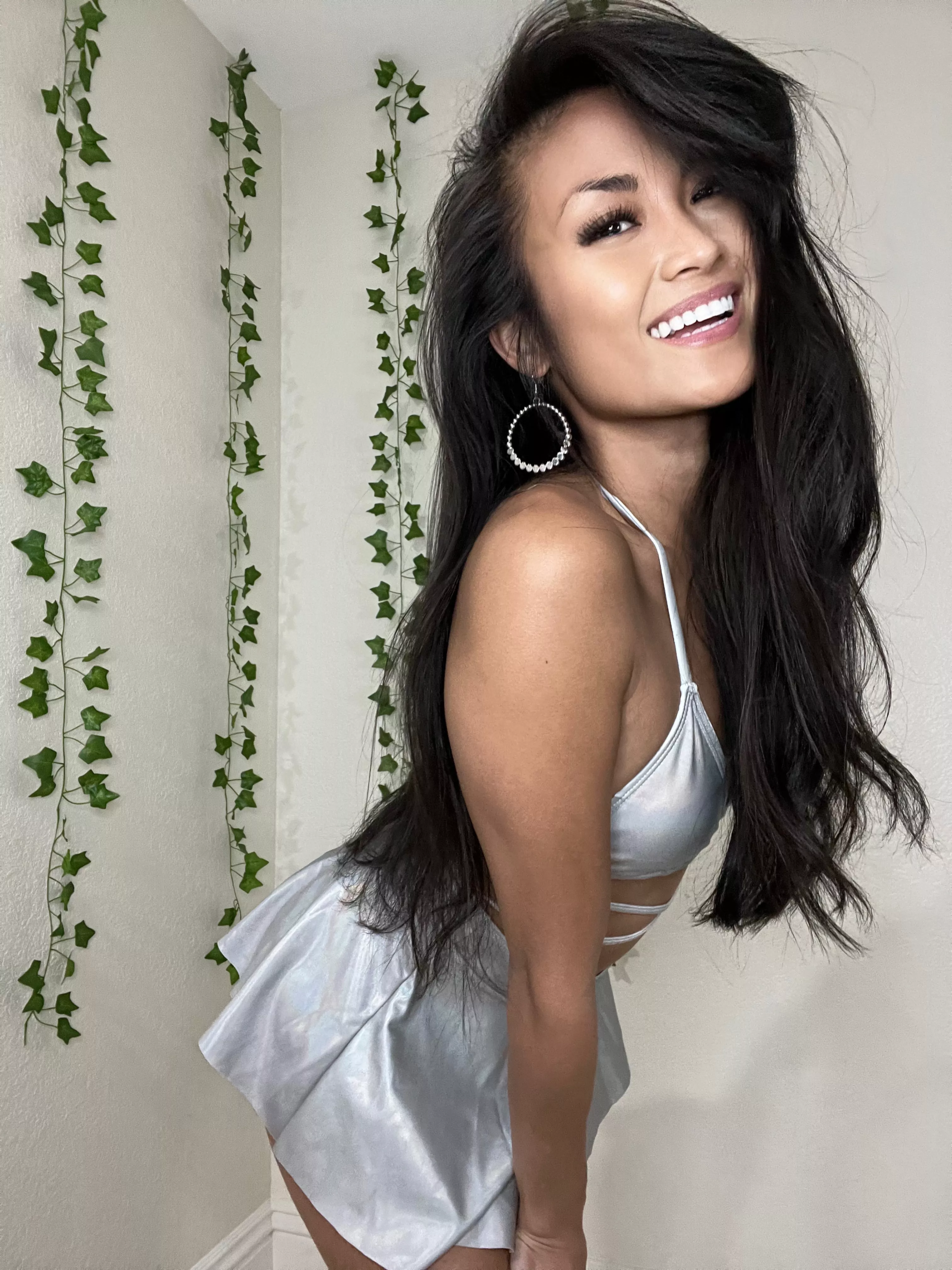 I can be your naughty girlfriend