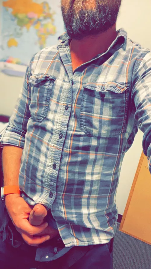 I love sending dick pics to sluts while I’m at work. (41)