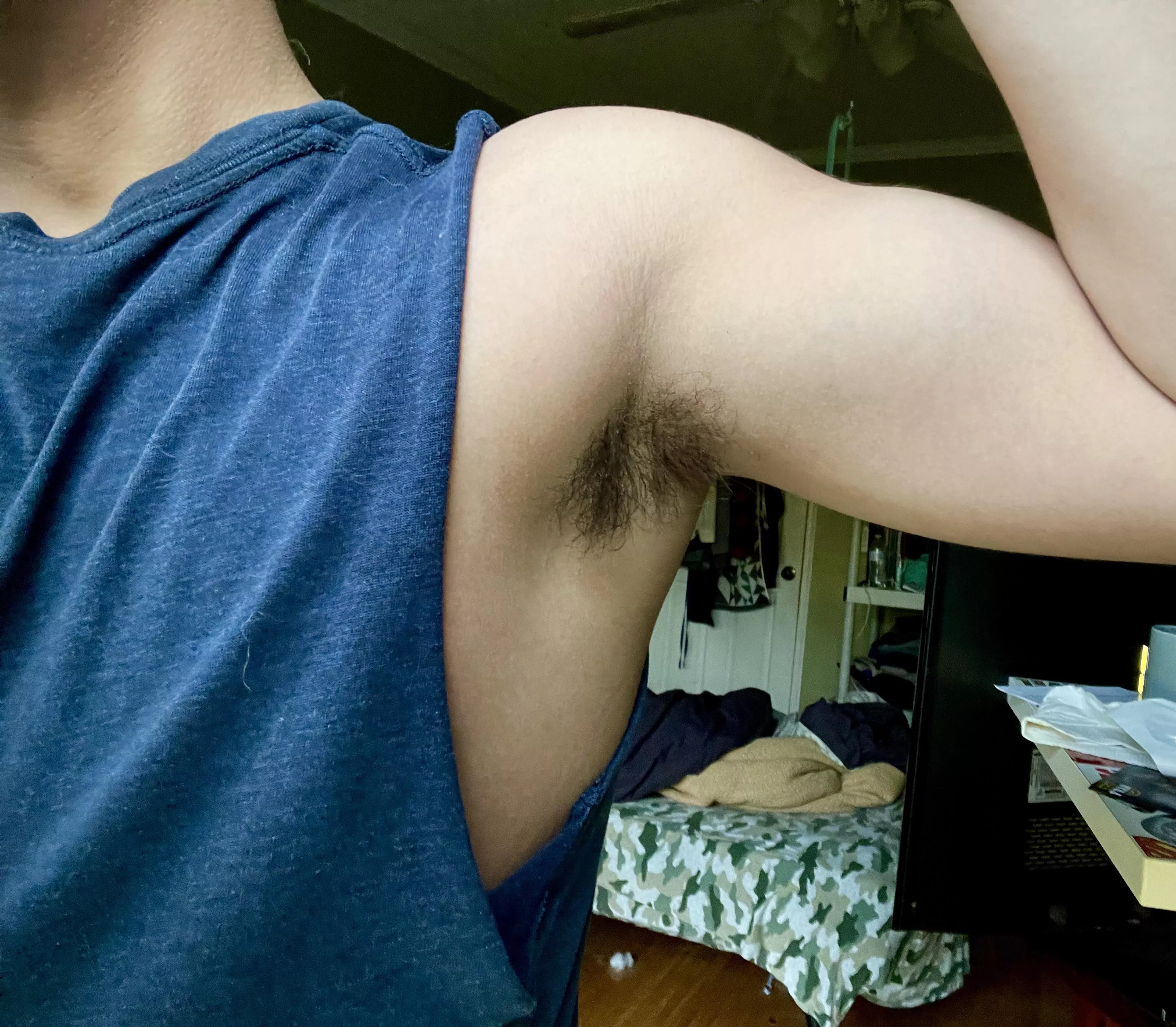 i woke up drenched in sweat with the muskiest armpits