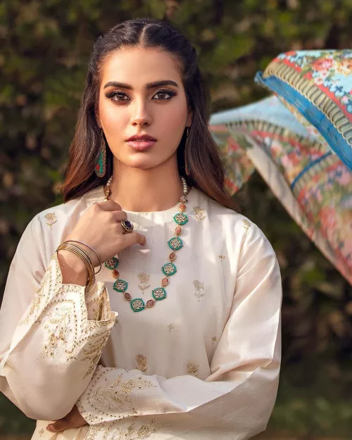 Iqra Aziz