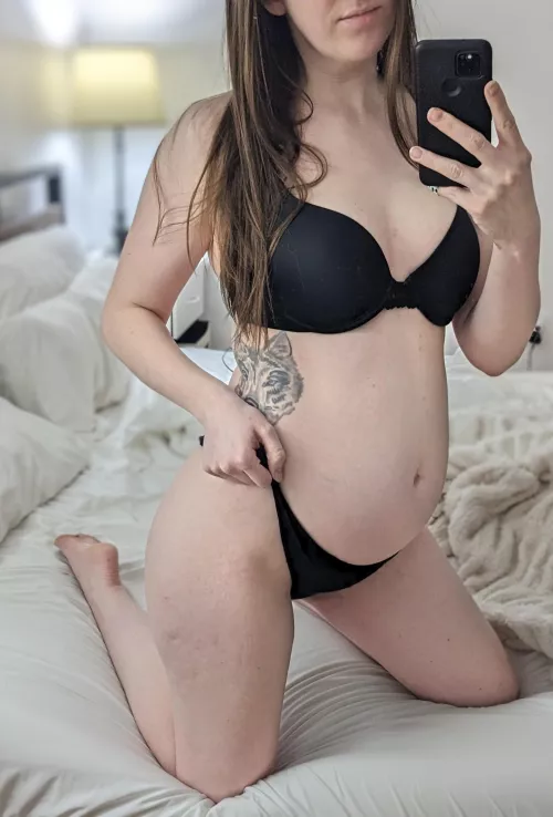 Mama wears a matching set when she wants to be bad 🖤