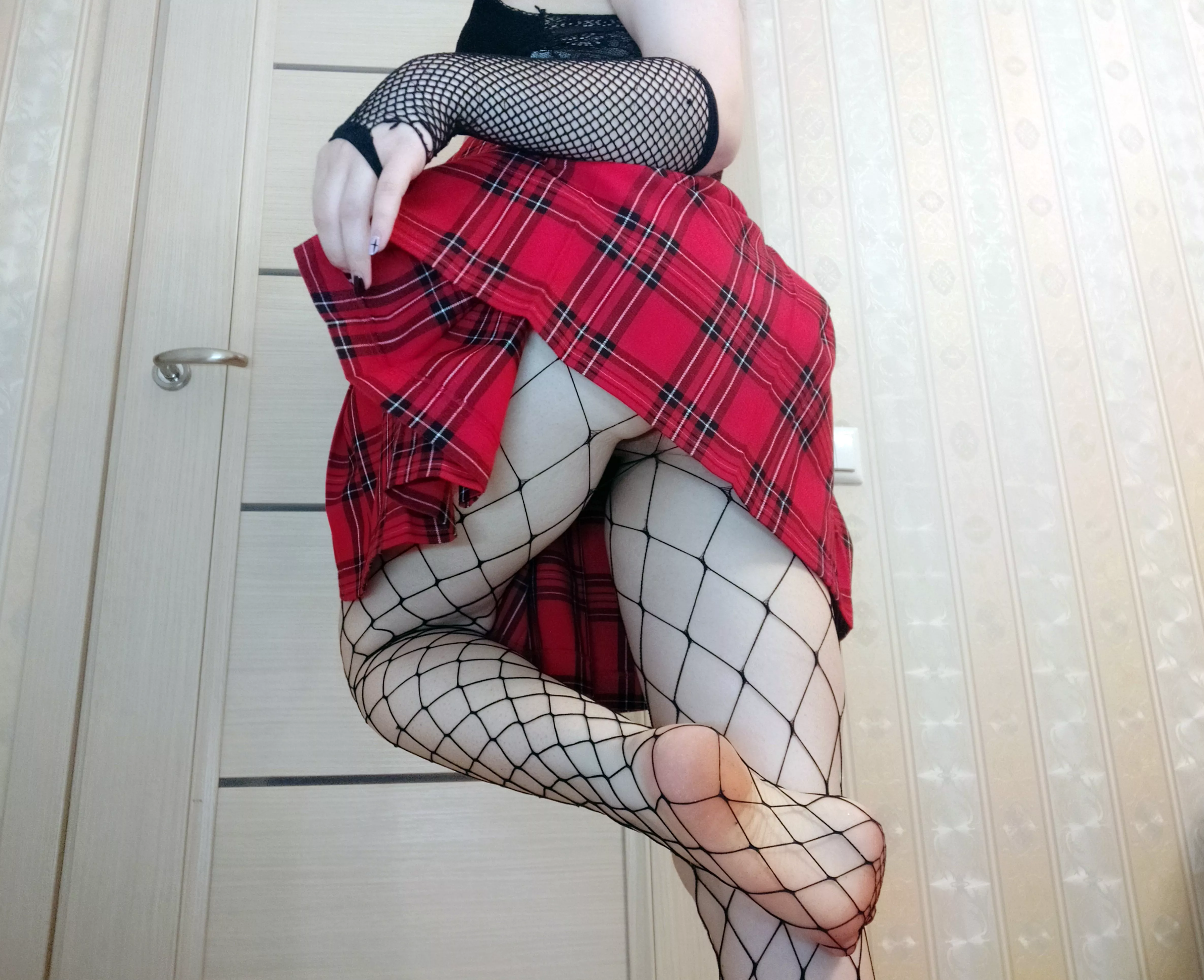 my skirt is here now too xd