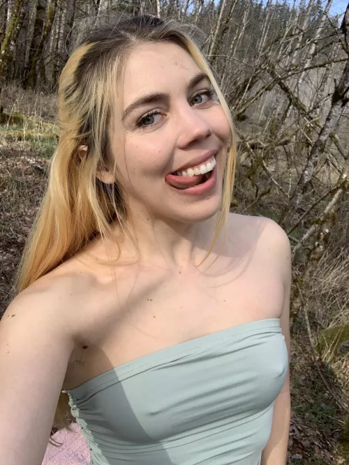 Nature is my happy place (f)