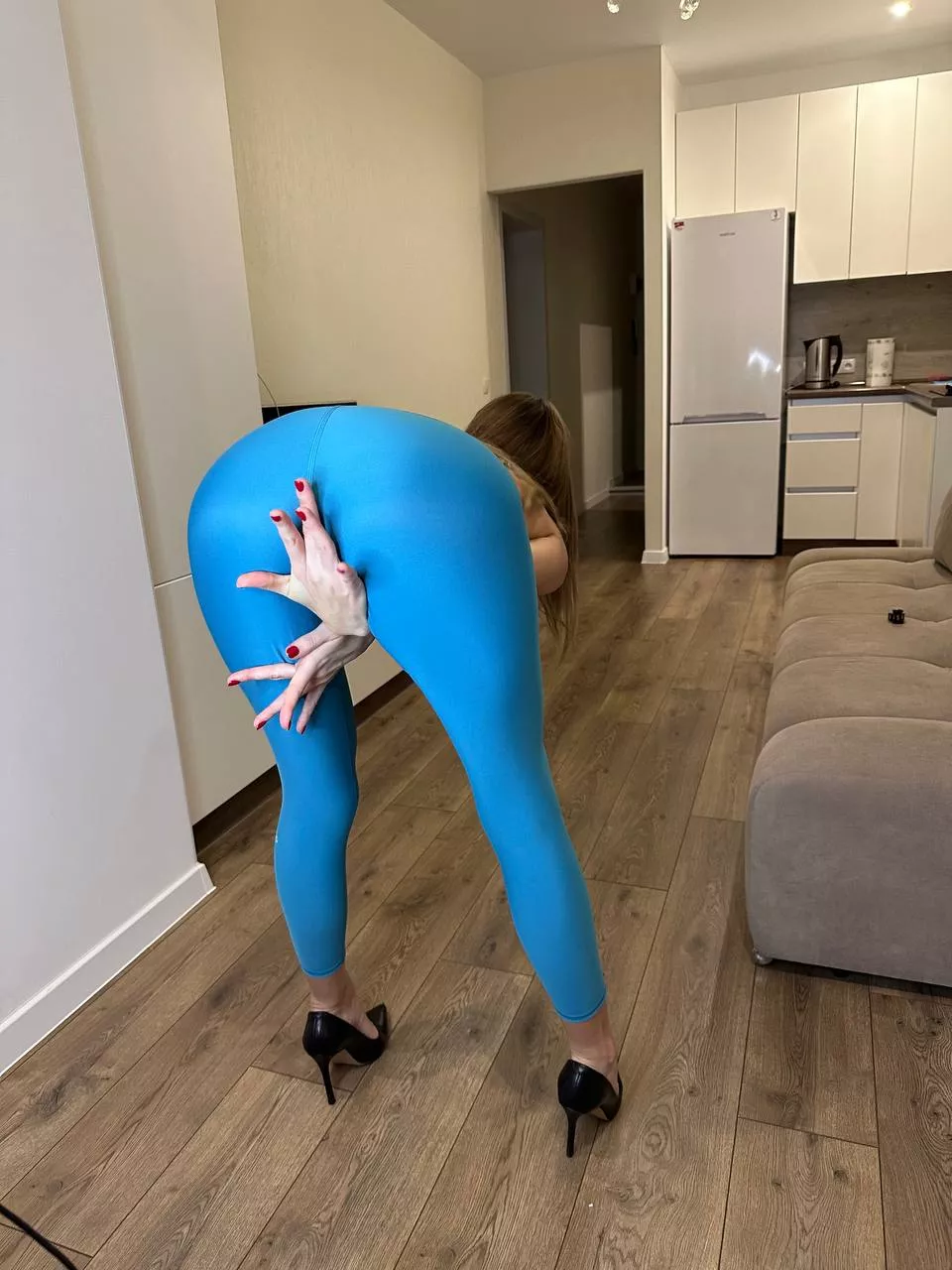 Nympho milf in yoga pants