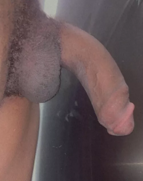 Risky fun in the public bathroom