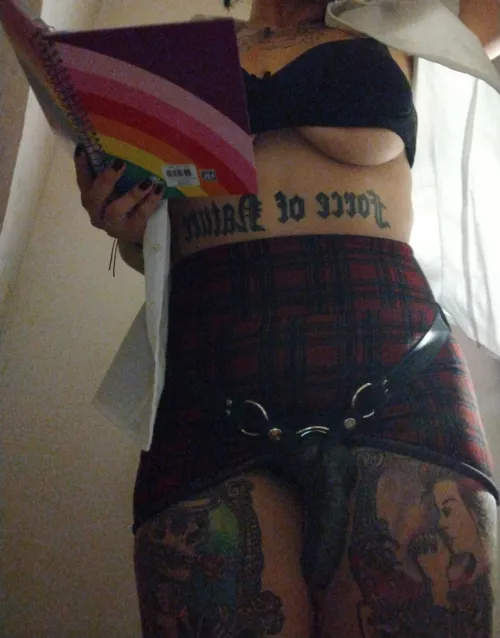 TAKE NOTE. NOW. I will teach u how to spread that little hole 😈