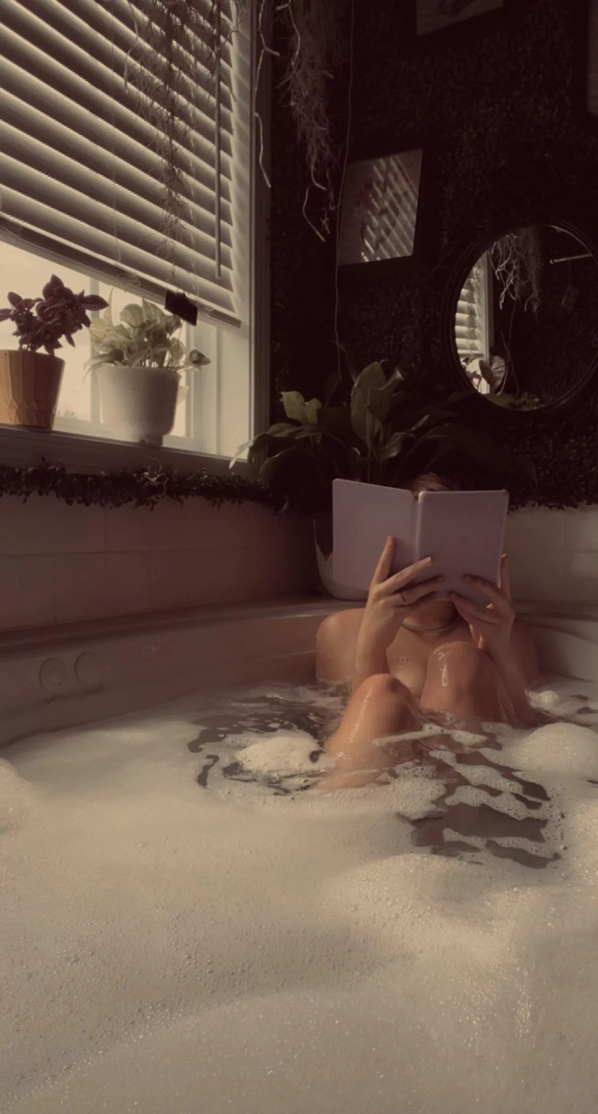 The best place to relax and read🖤