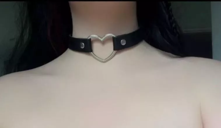 ugh i really want more collars, they make me feel so cute and subby
