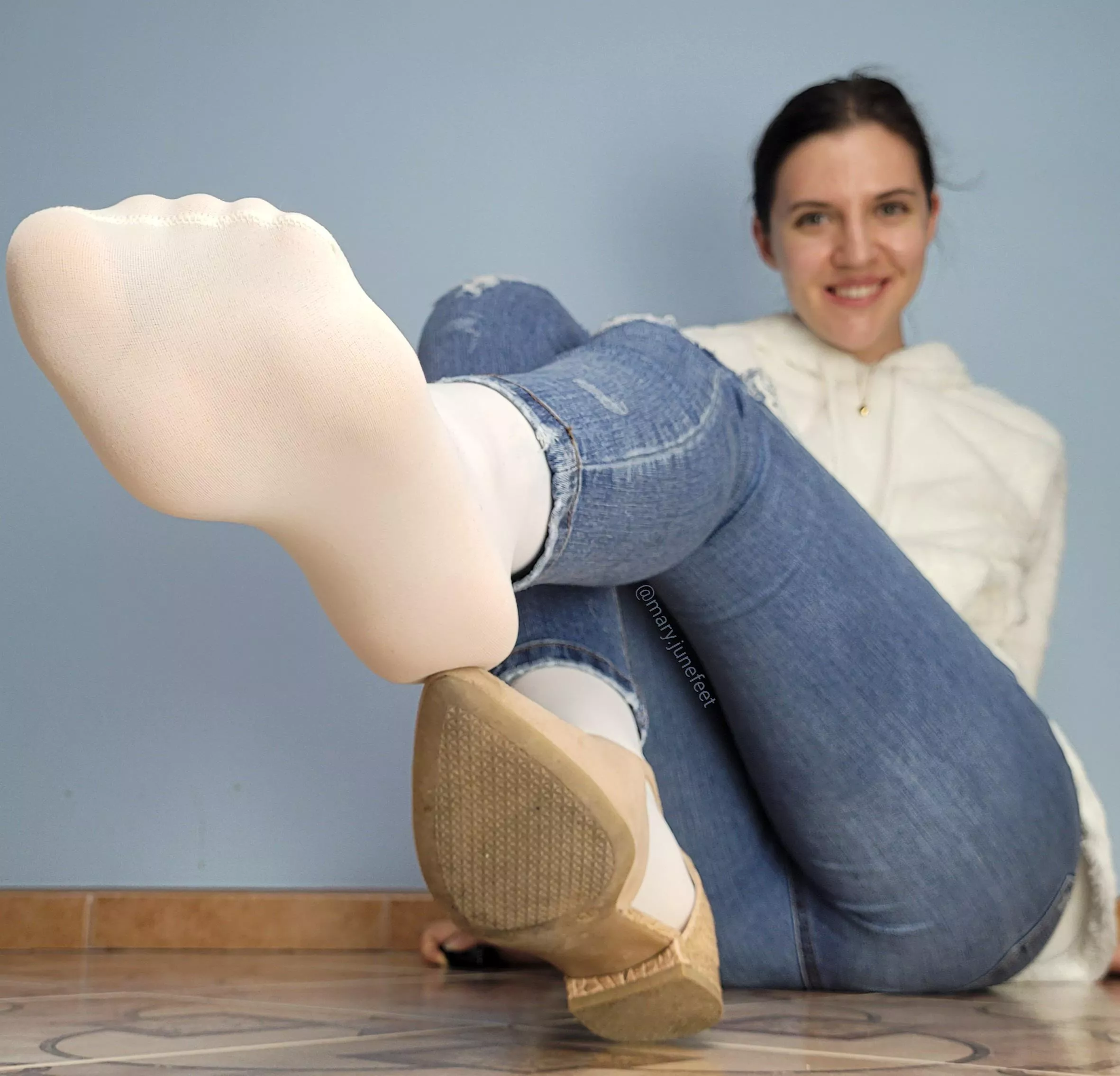 White tights with tight jeans, loving it!