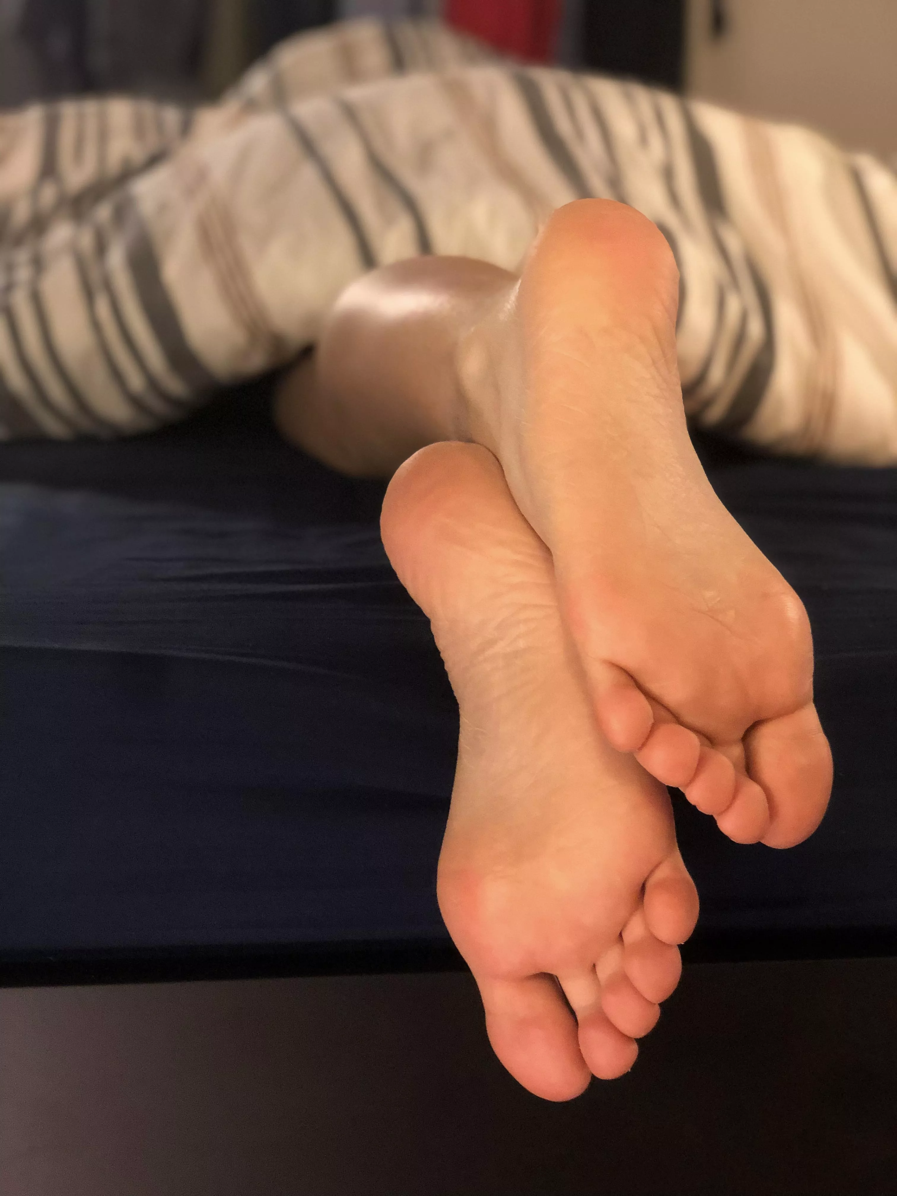 You come into my bedroom and find me sleeping like this, how do you wake me up? 😌