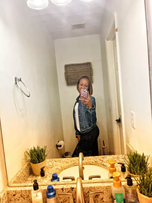 You think [Mrs] is wearing panties 😏?