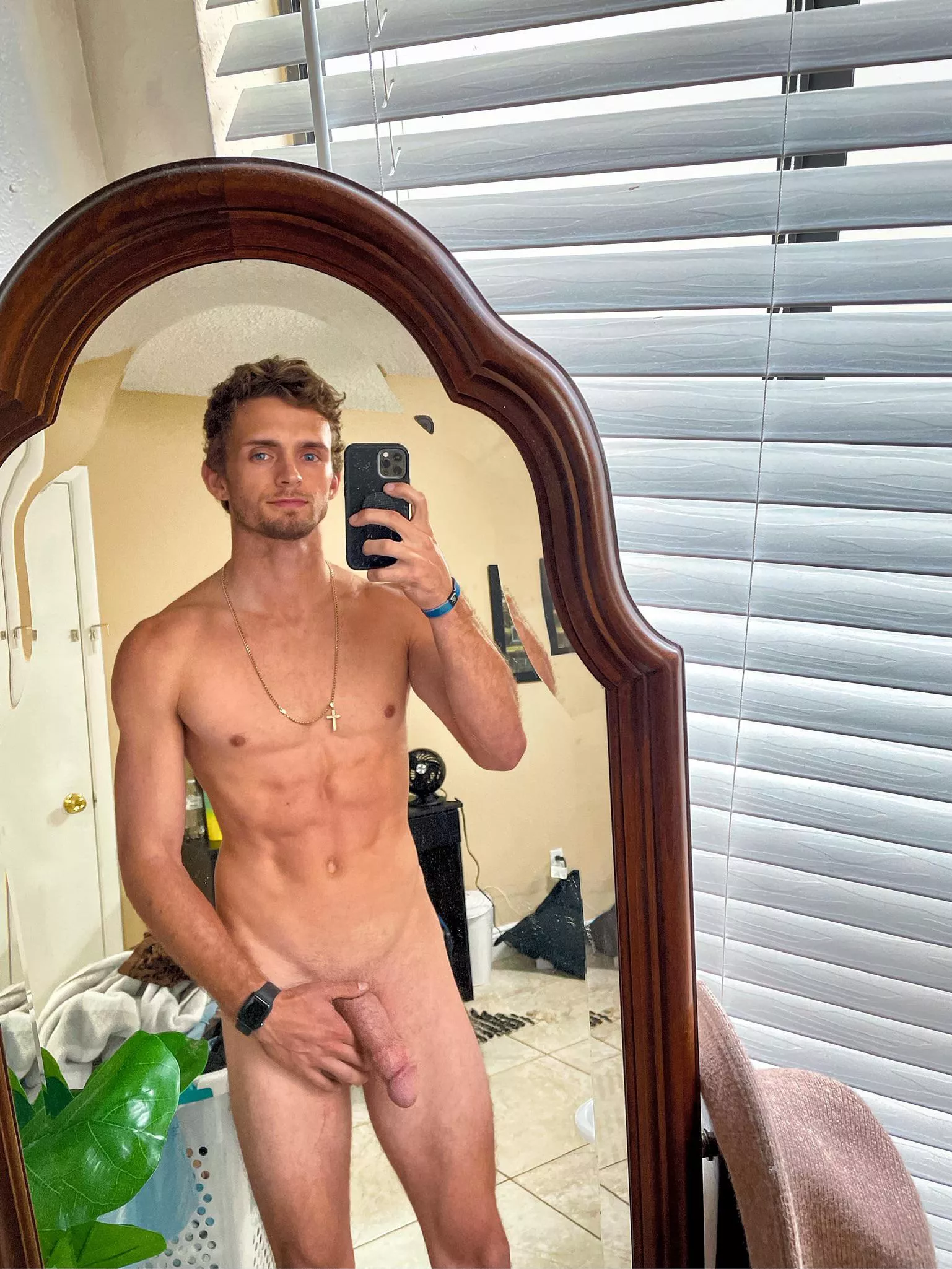 Young and hung 🤷🏼‍♂️😈