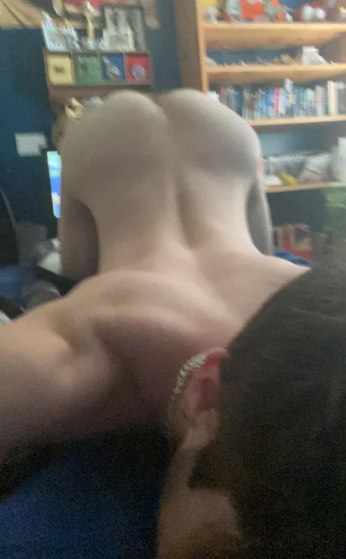 18 bottom, any muscular guys or college jocks wanna see some more? add me @cm30031 ++hairy