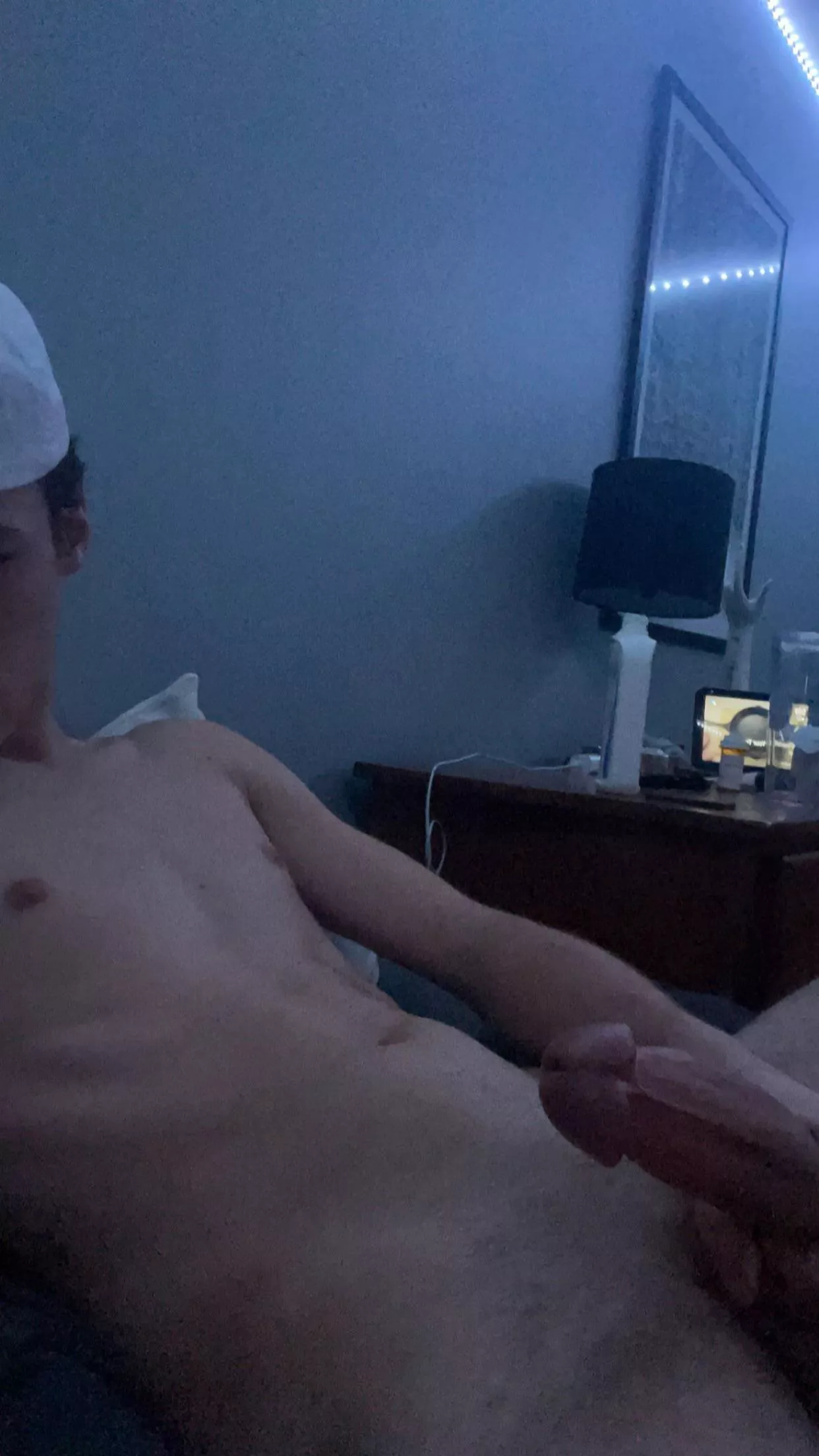 18 bwc with abs- saw my bros in the locker room today let’s jerk joshrich190