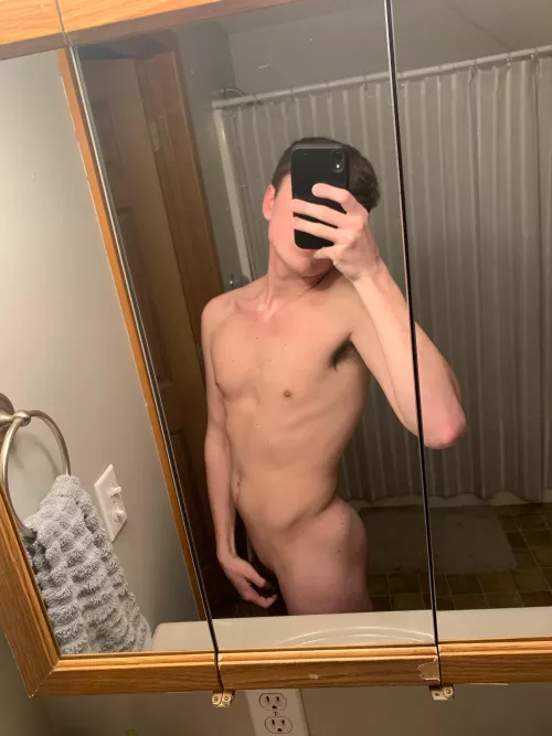 19 m US verse bottom looking for fit hung tops hairy+ cut+ snap is daneloyer send pic on add