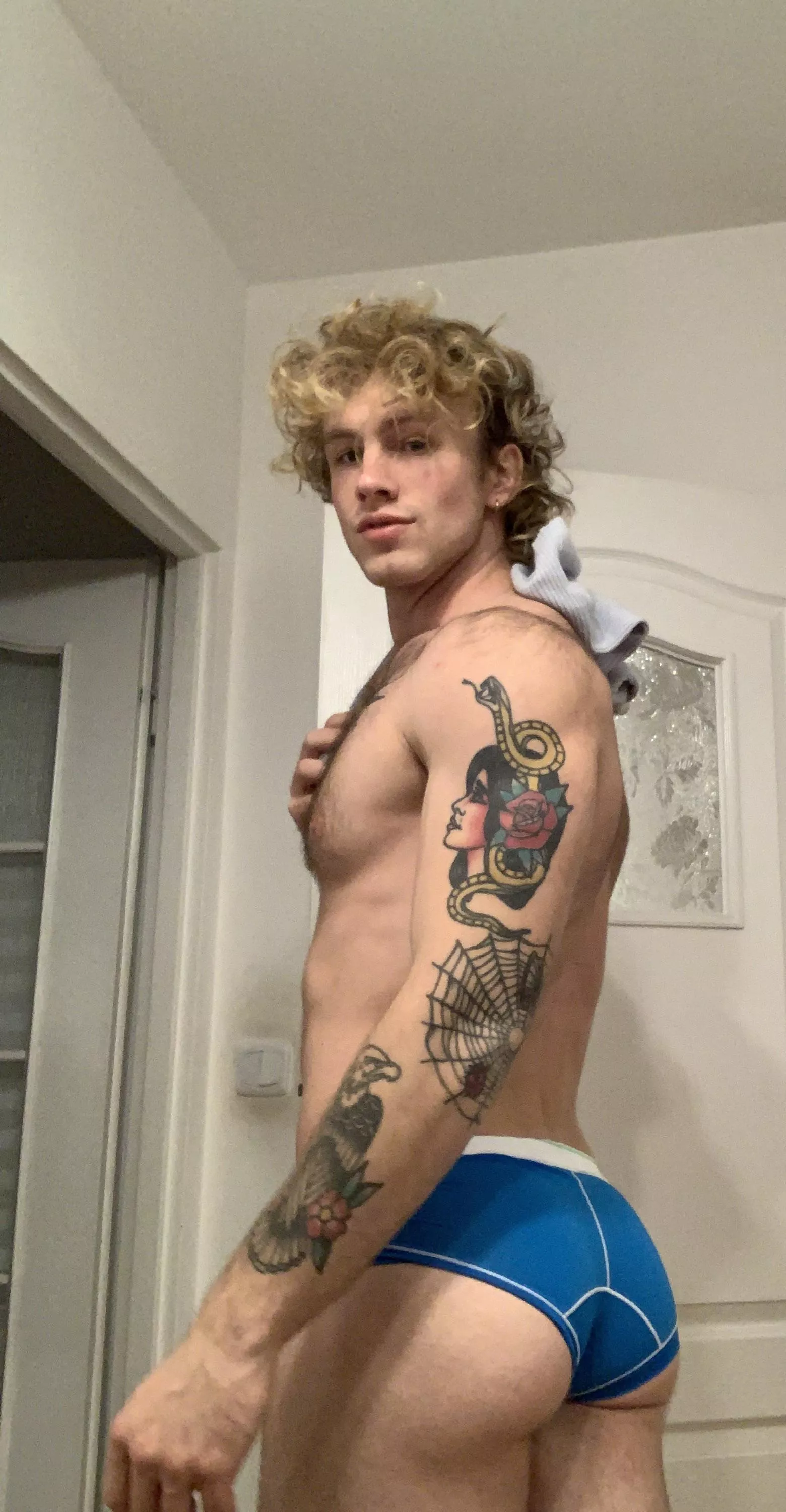 (22) need a wrestling bro asap