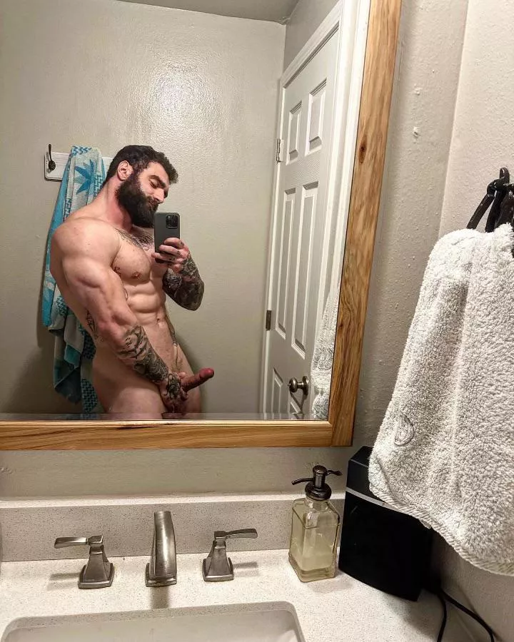 [25] bro come see what’s behind door number one😏