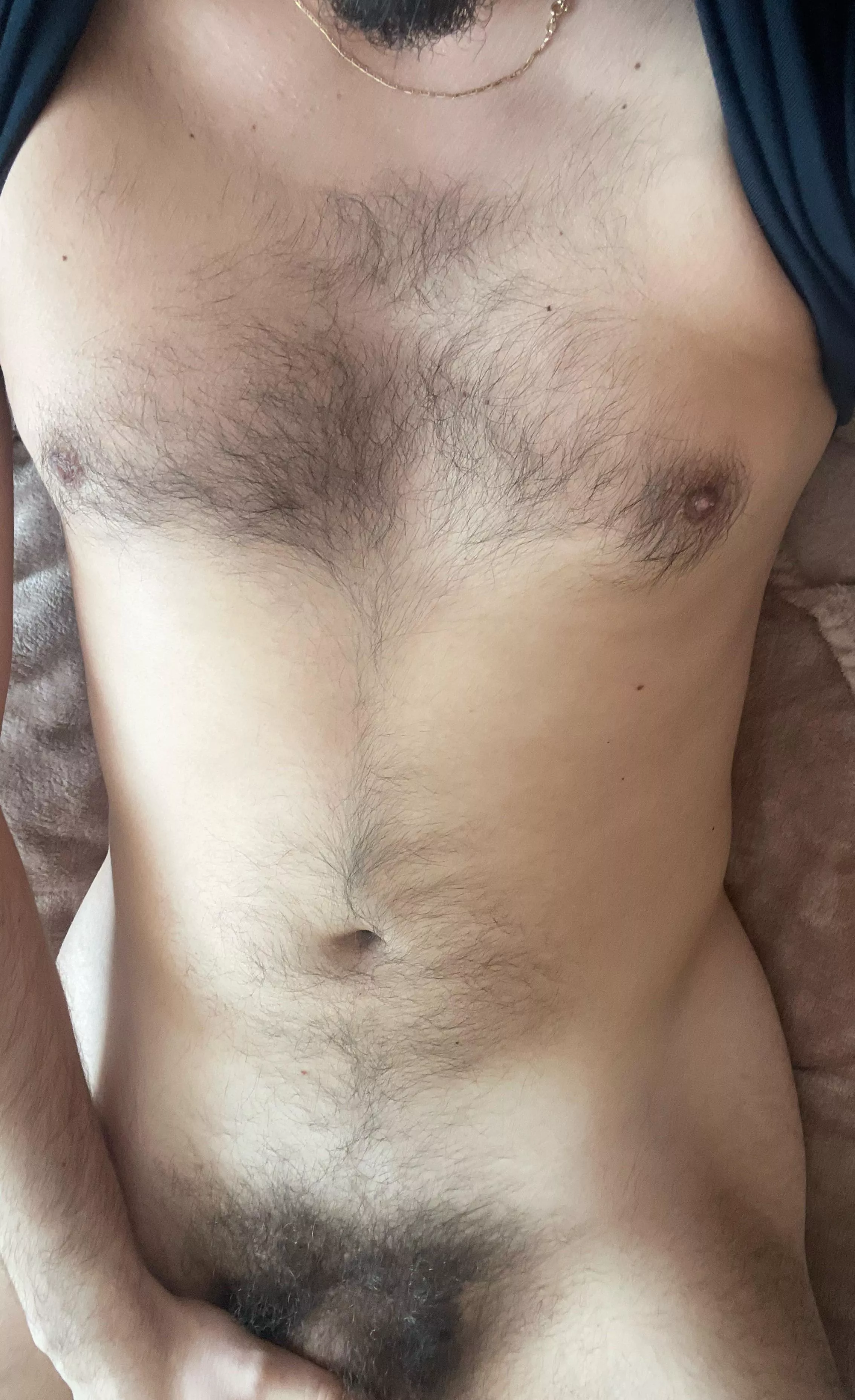 25, straight hairy fit looking for similar guys to cum live with. Verbal++ eastern european+++masc++ sc is bihairy25