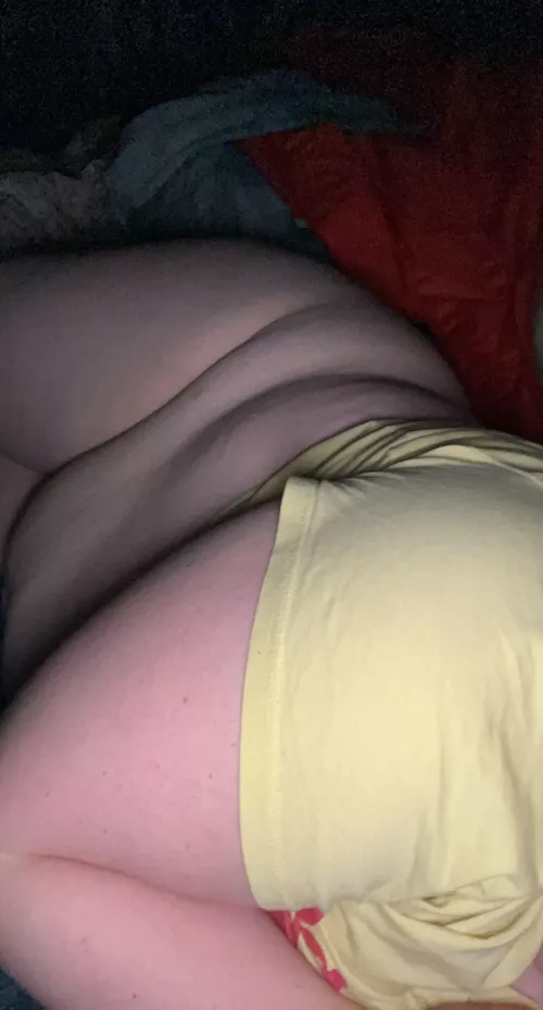 Anyone wanna come cuddle me 😉😍