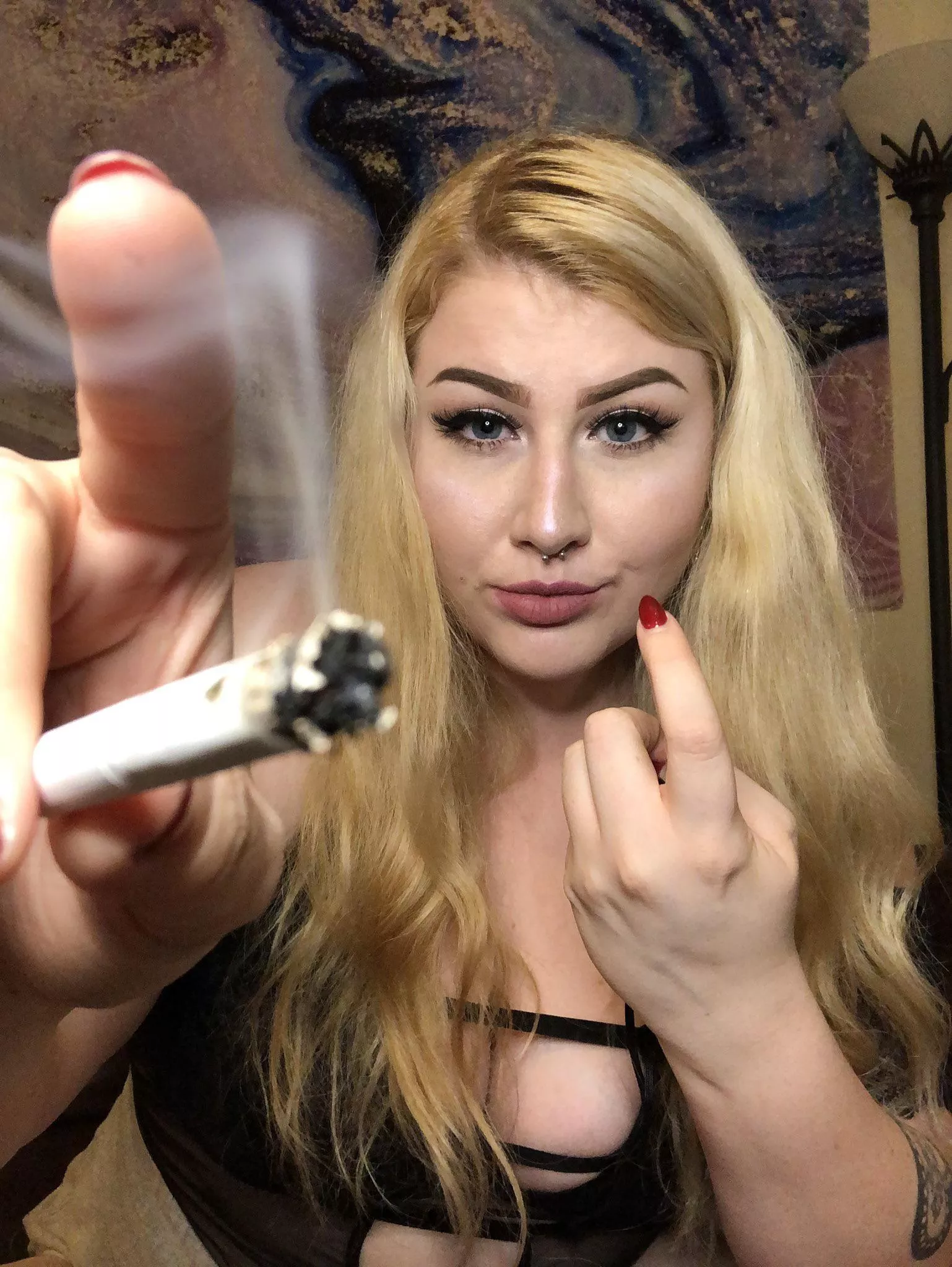 Come let's smoke together💨