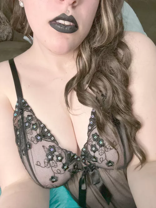 compliment me for a dm 🖤