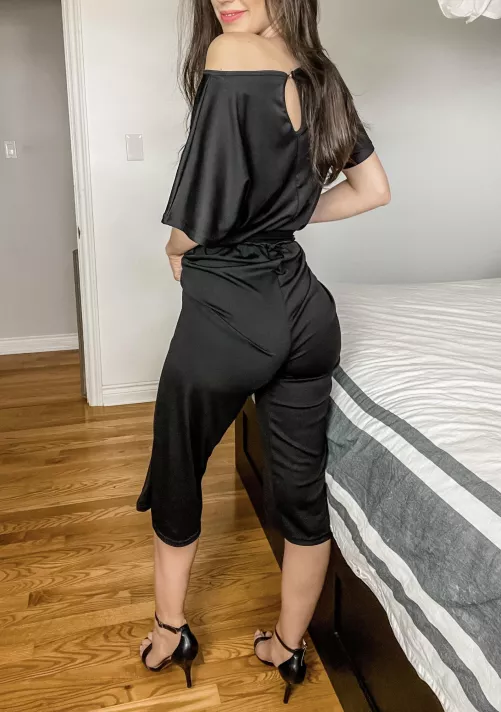 Hang on to my heels when you spread me wide, please