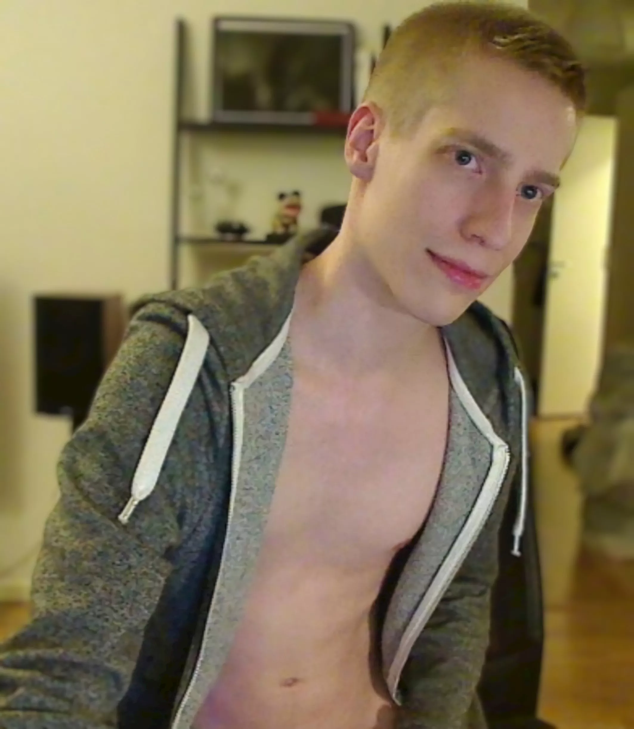 Hello! I'm a gaymer from Sweden 😊