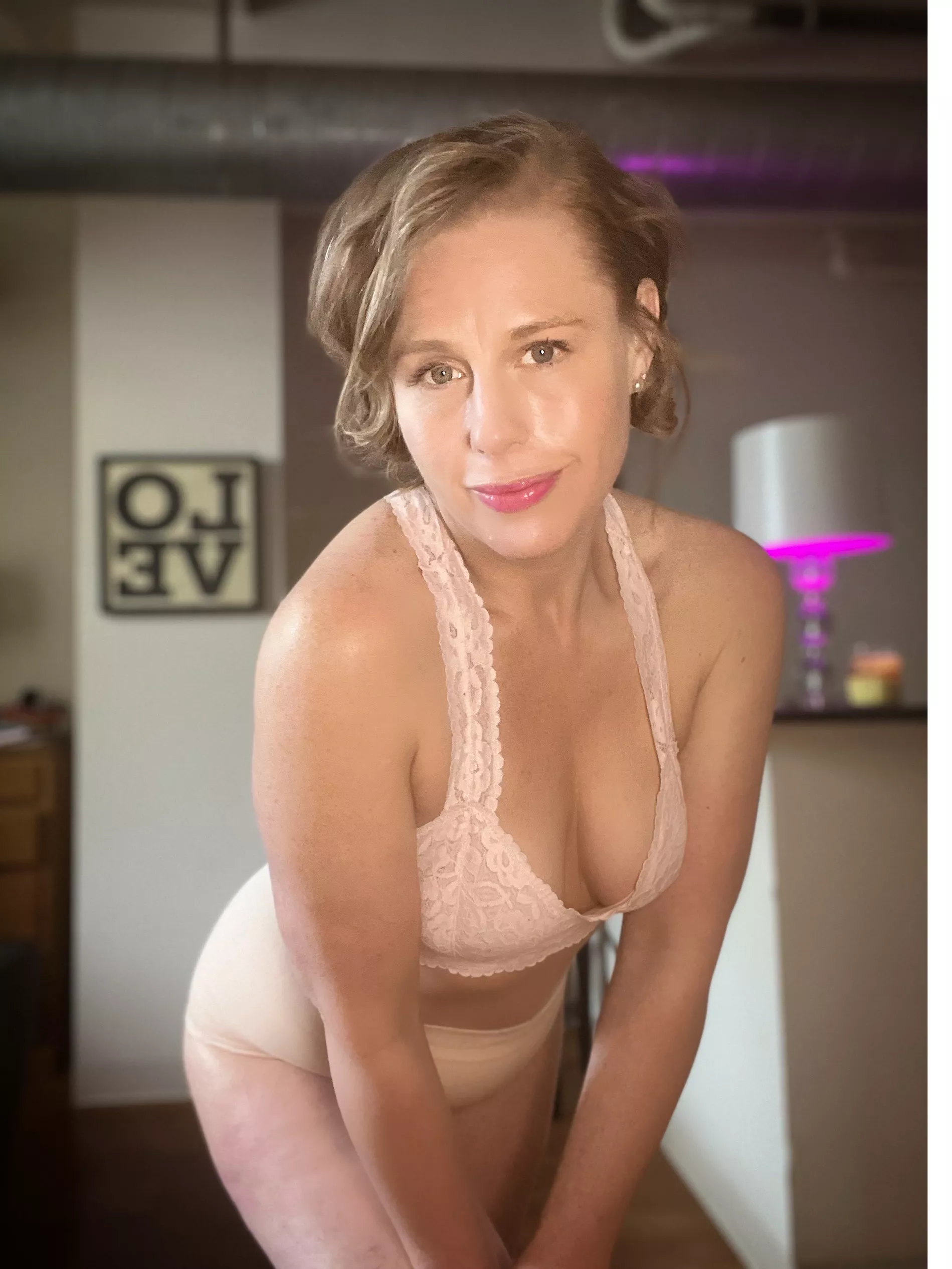 Hi, I'm Maeve, ready to serve you as a mom ;)