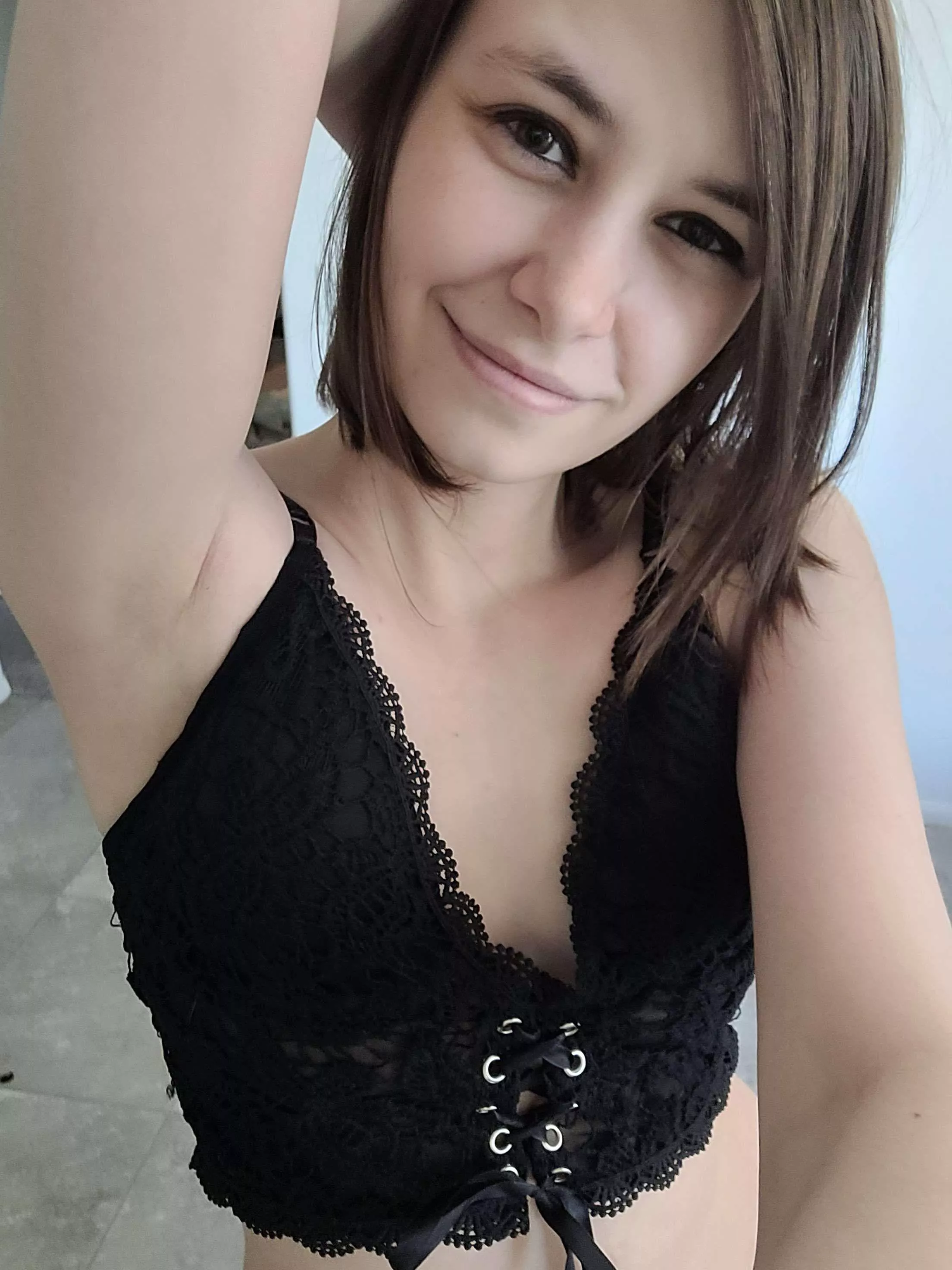 Hope y’all like a cute girl’s arms!