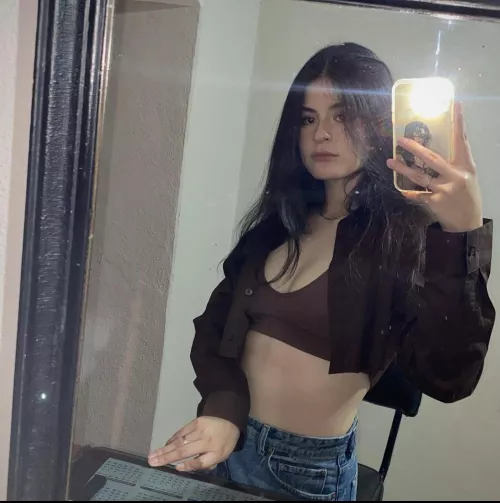 How do you know if she is wearing a crop top or a bra?