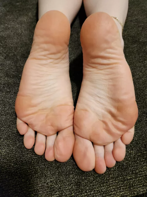 How pretty are my feet?