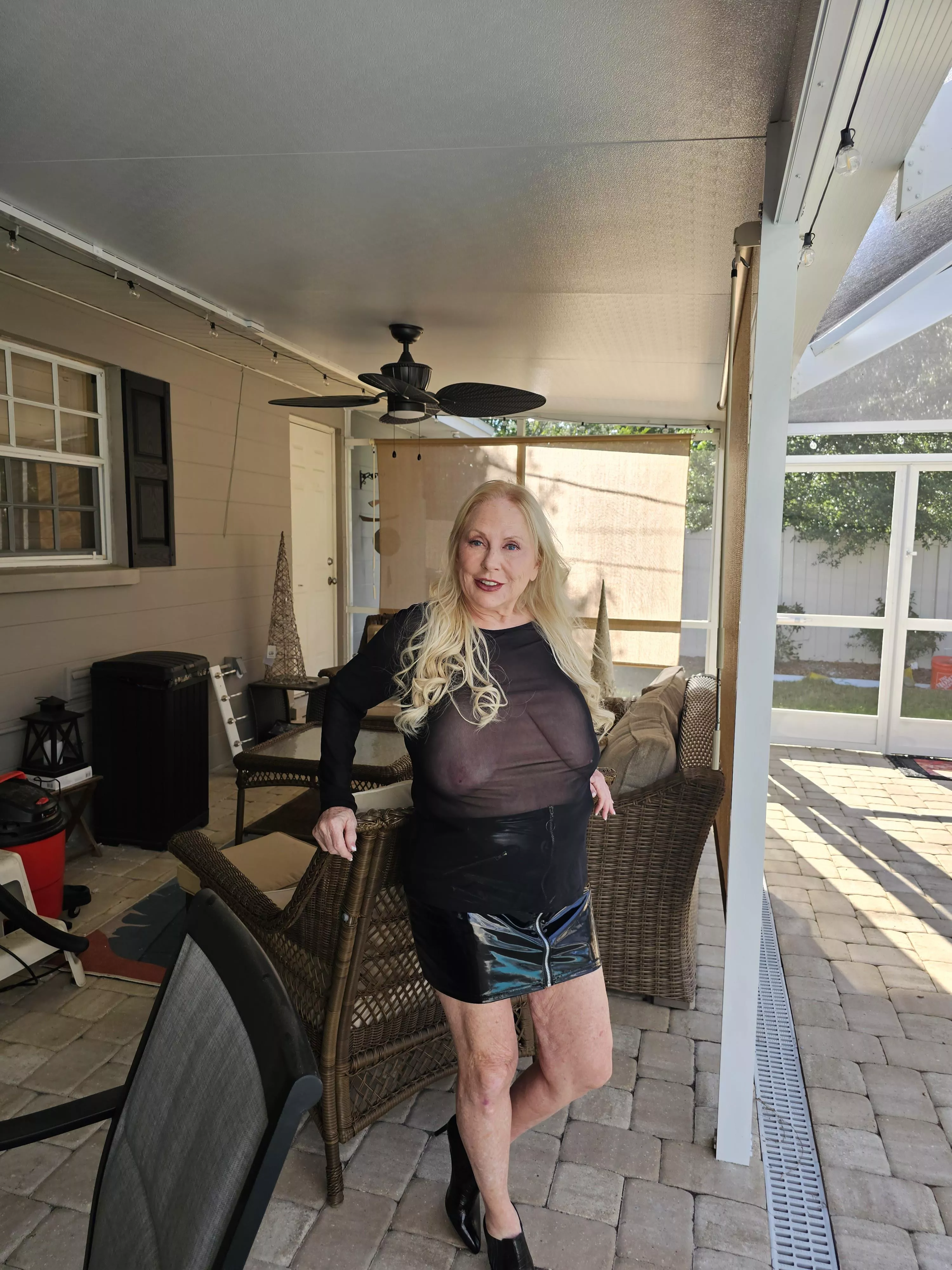 Hump day and whi doesn't love to hump