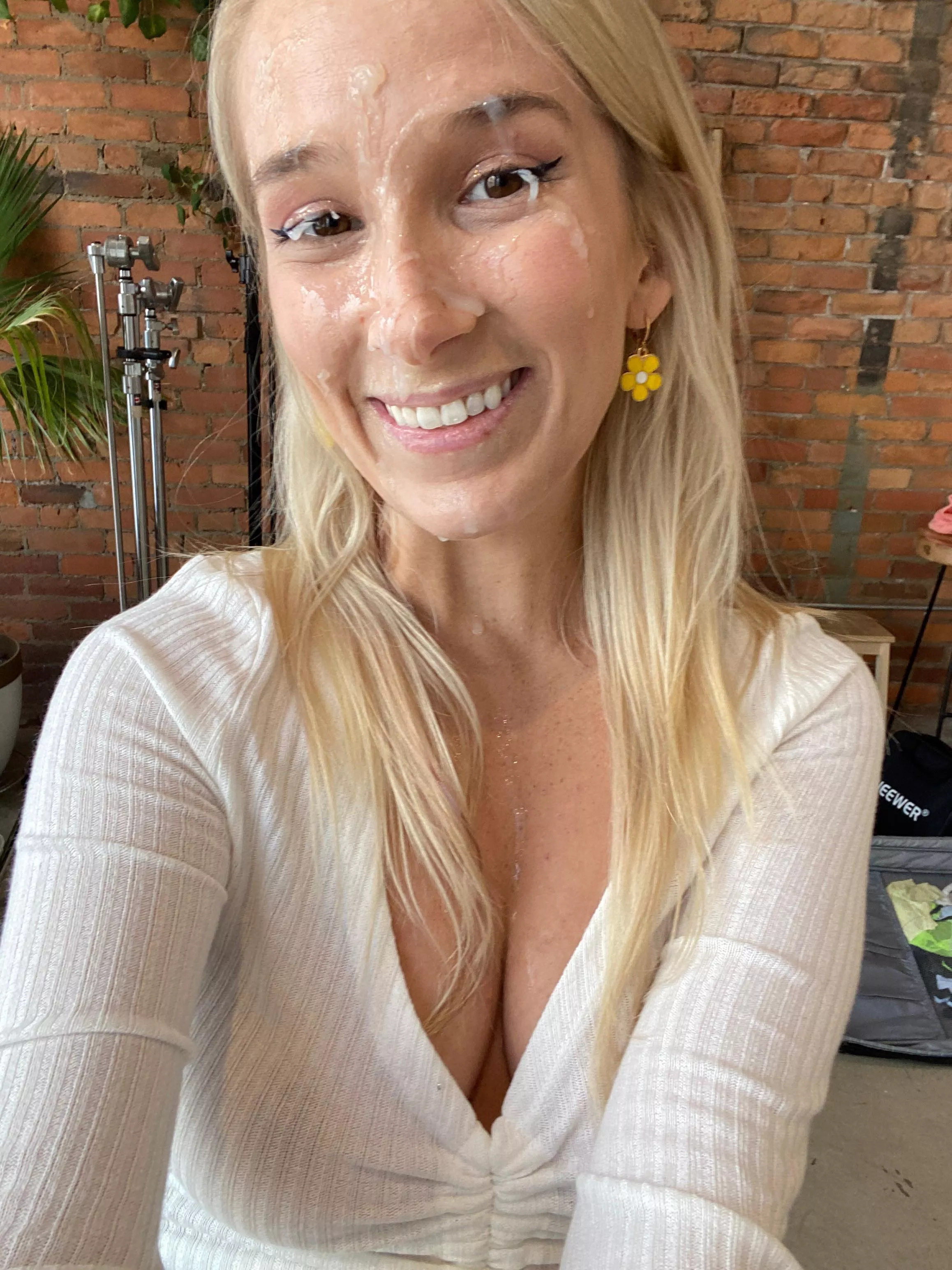 I can’t stop smiling when I have cum on my face :)