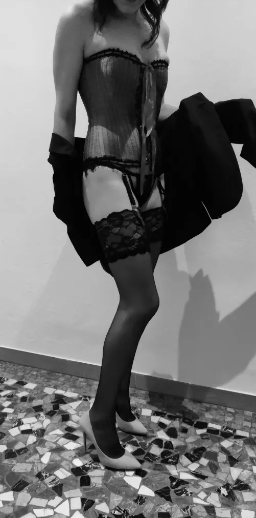 Just passing by… would you join ? 🖤🐇