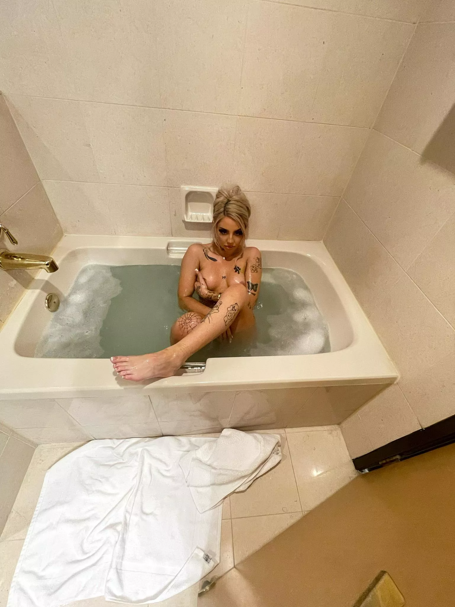 Lets smoke one in the tub