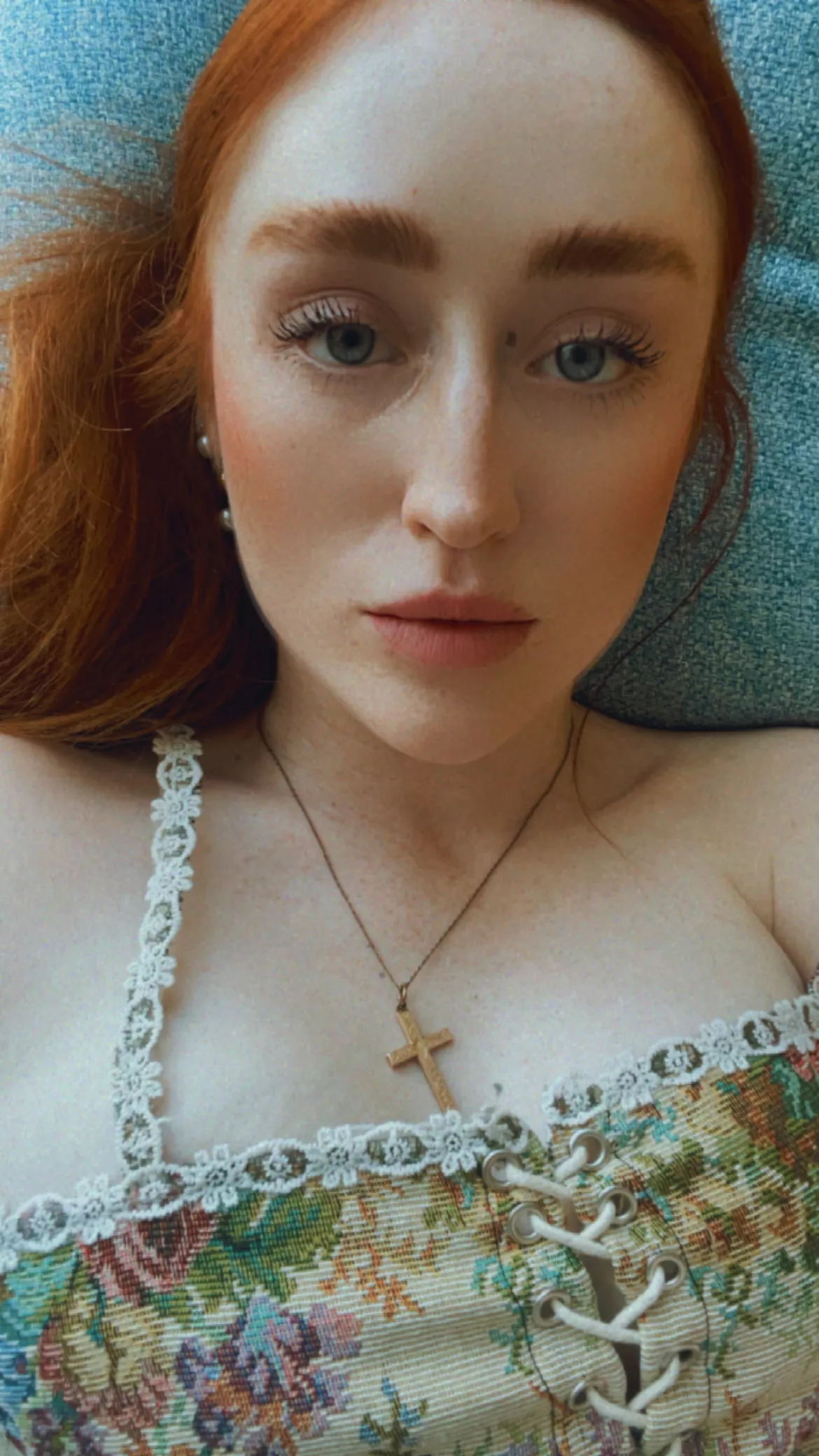 Look me in the eyes, so you won't lie...✝