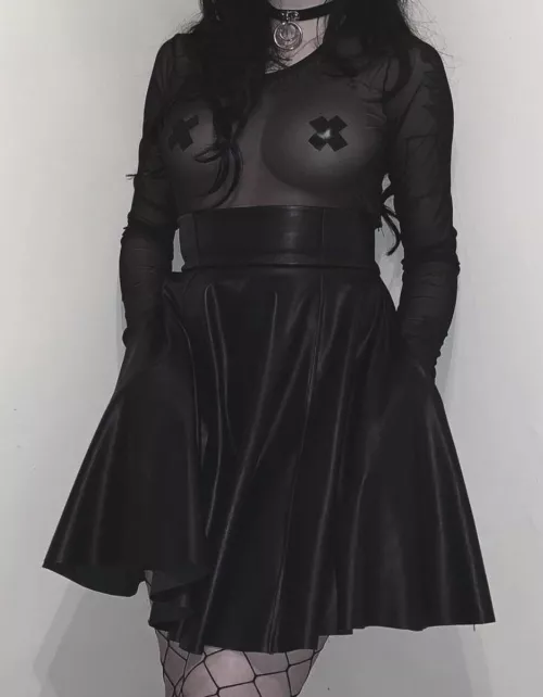 Looking for a dom bull to pound my gf and breed her the first time. Texas here