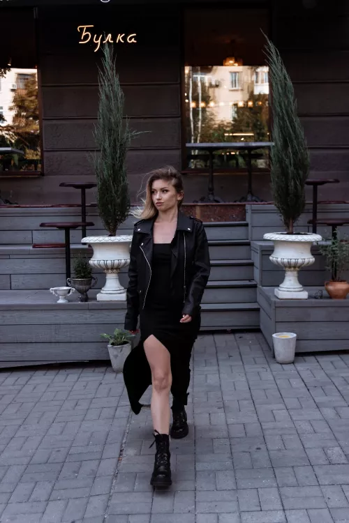 My pale skin wants to be red from your bite