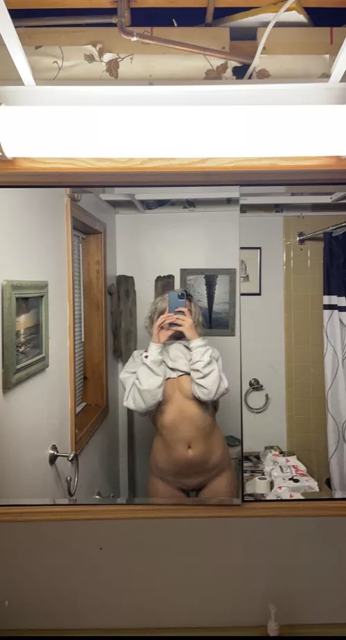 Not petite but I’ll rock you world 😇