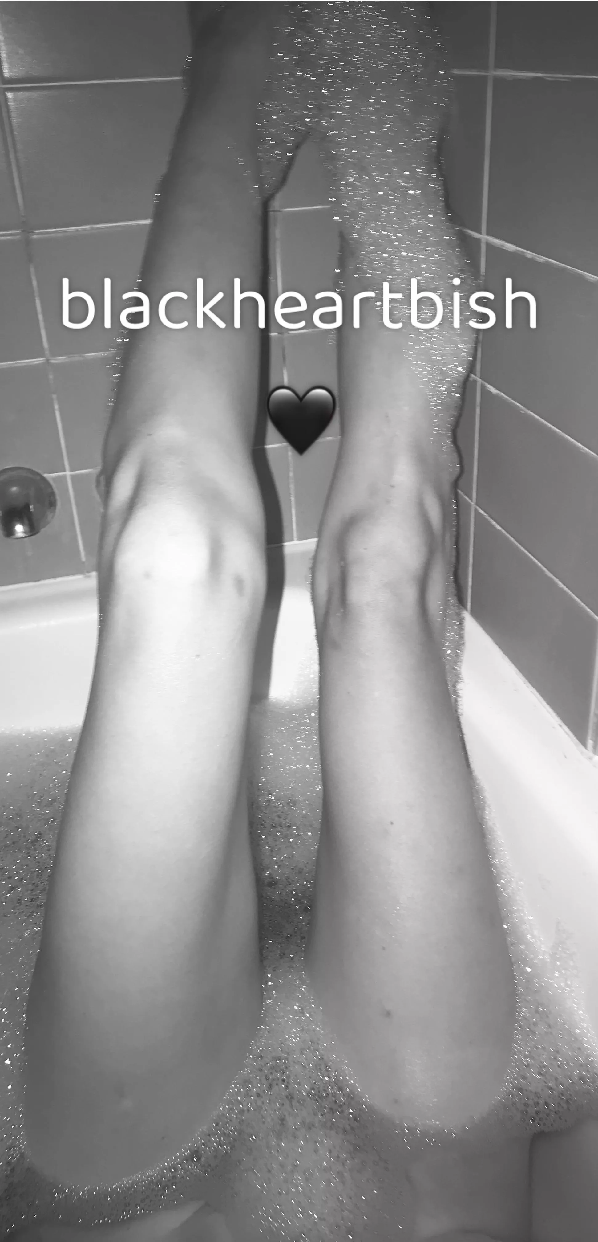 One in the hand, one in the bag, bubblin’ Look at the cash, look at the cash comin’ in. Come get your man 💕