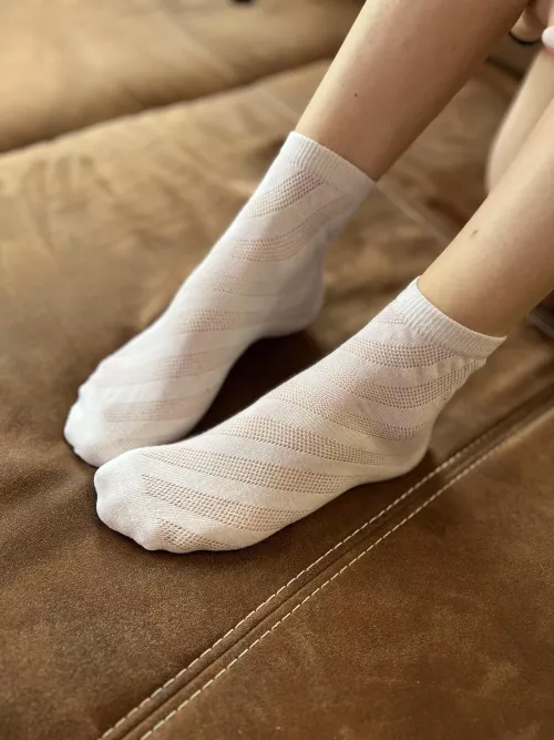 Please help me take off my cute white socks [23F]