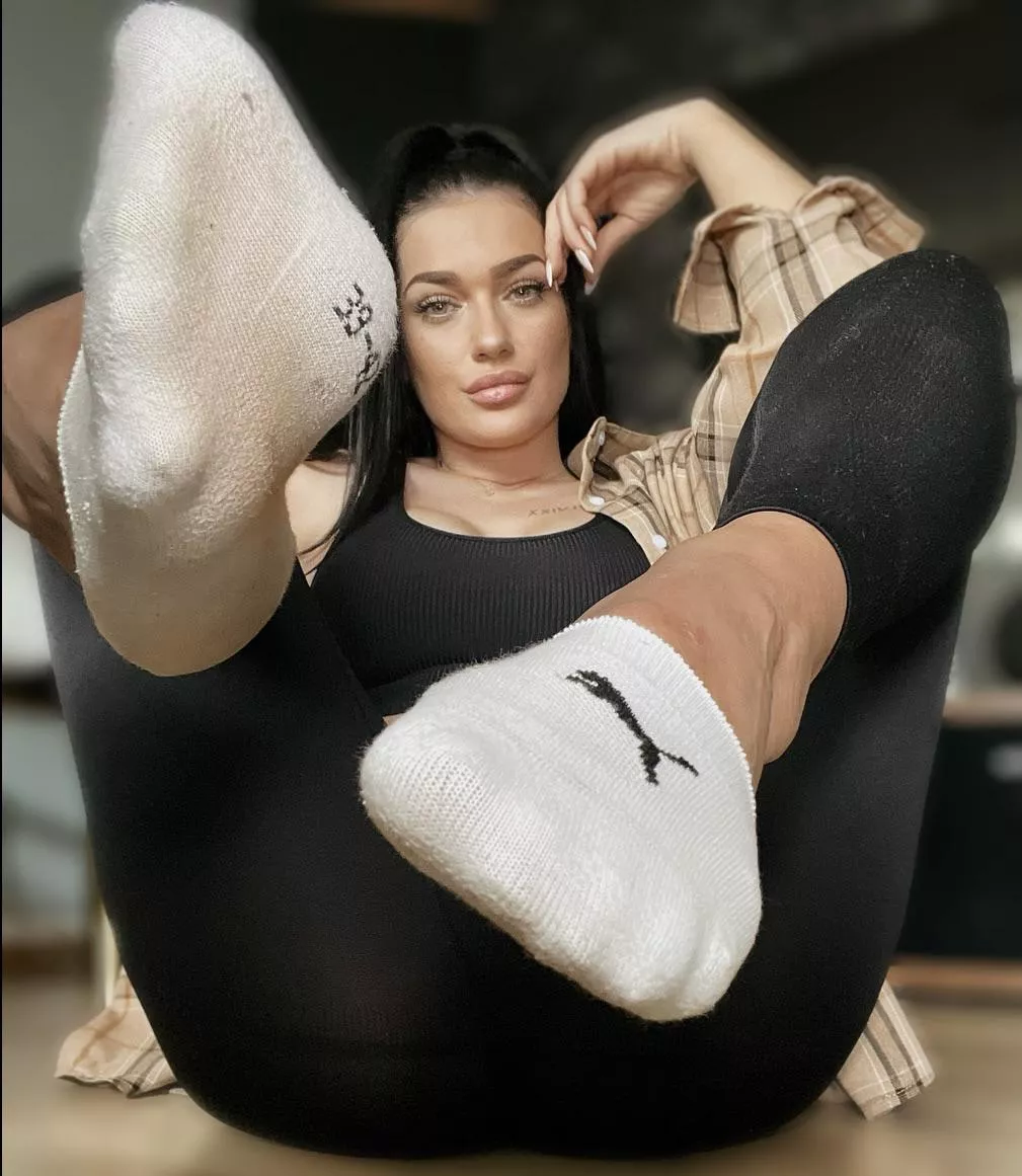 Queen of SWEATY SOCKS as always 🫦