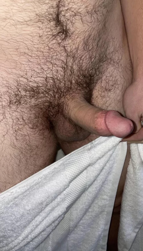 Shower time 🐻 DMs open