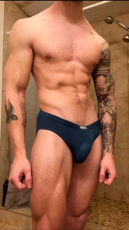 Sweaty workout bulge 😈