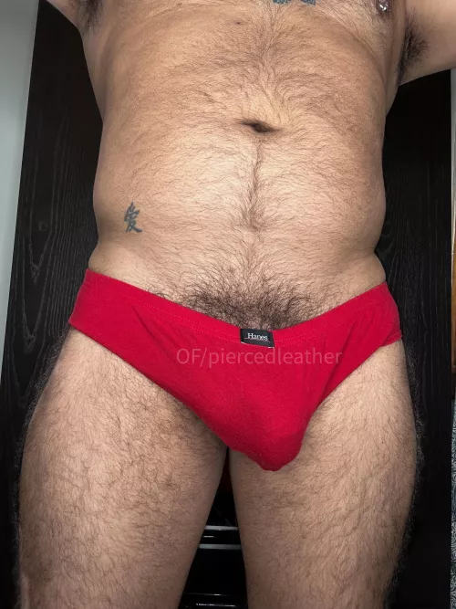 Unwrap my hairy pierced cock with ur mouth !