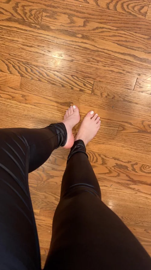 White toes, black leggings 🥵 Love the contrast (OC)