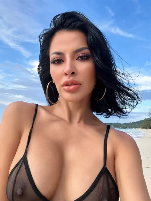 Why people keep stare at me....I don't get it! something wrong with my bikini?🙄